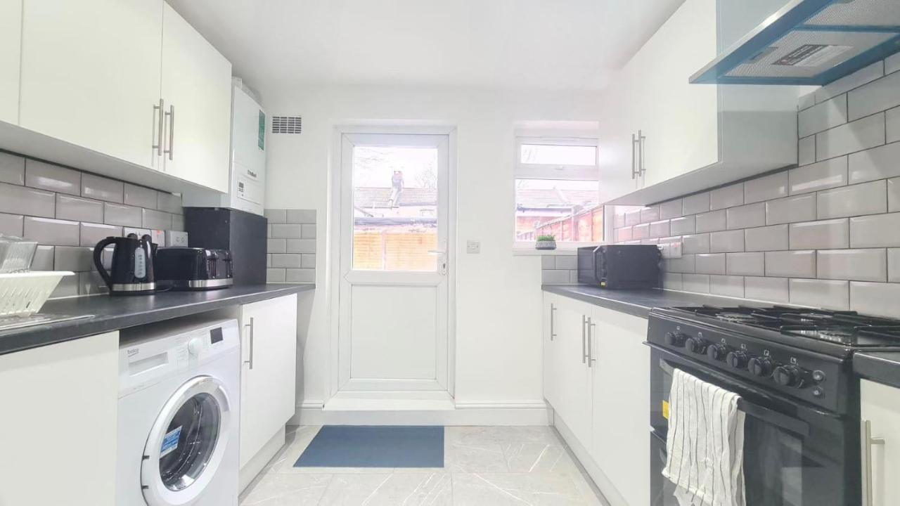 Deluxe Private Room In Manor Park London Exterior photo